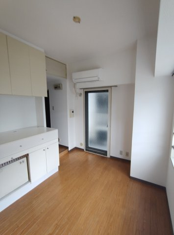 三宮パークハイムの居間・リビング