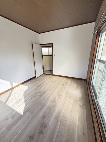 丸山町１丁目戸建ての居間・リビング