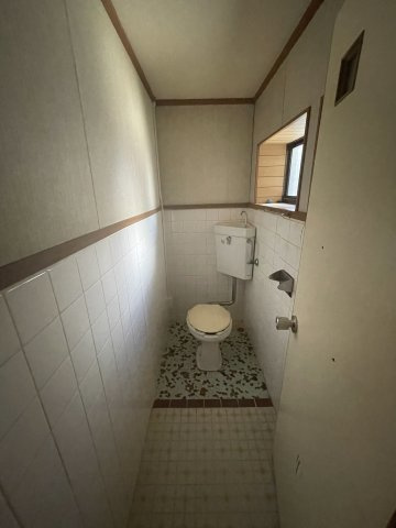 二葉町10丁目一戸建のトイレ