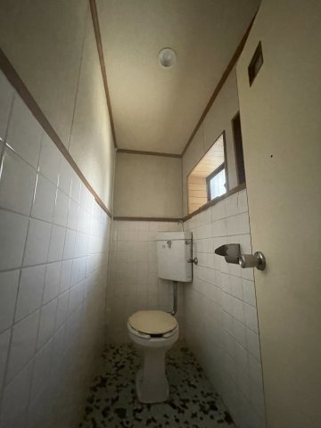 二葉町10丁目一戸建のトイレ
