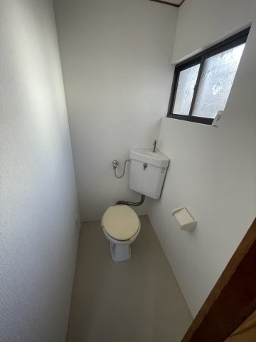 二葉町10丁目一戸建のトイレ