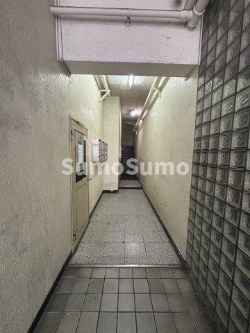 早岡ビルのロビー|建物の内部です