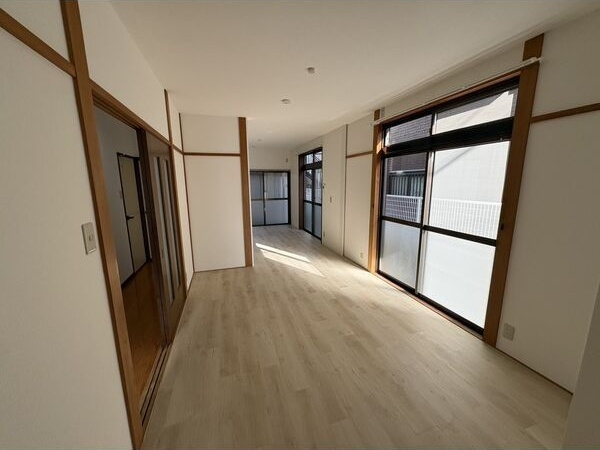 住吉東町1丁目戸建の居間・リビング