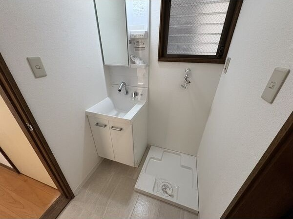 住吉東町1丁目戸建の洗面所