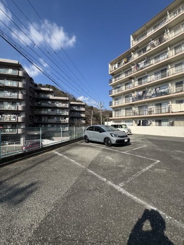 南白川台ハイツの駐車場