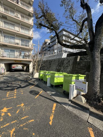 南白川台ハイツの駐車場