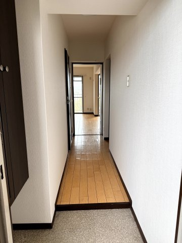 ロイヤルコーポ吉田の玄関