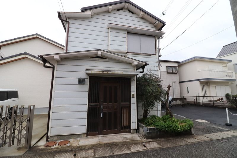 星が丘2-2-9戸建のエントランス