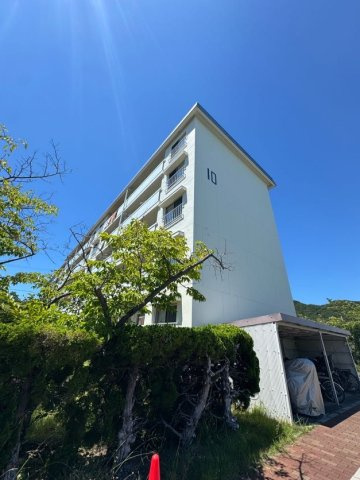 高倉台２団地１０号棟の外観