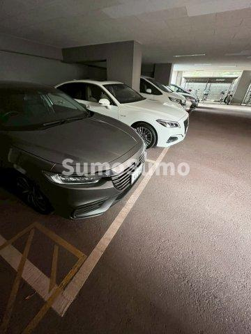 東園田シティハウスの駐車場