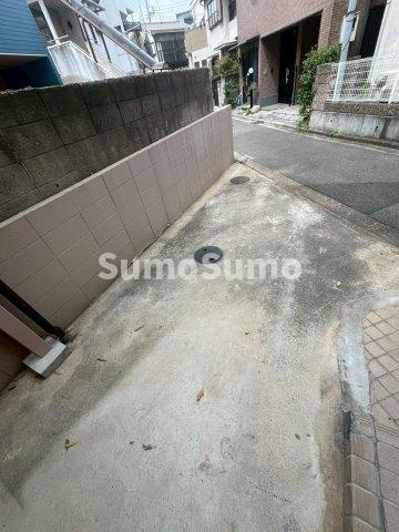 水堂町4丁目貸家の駐車場