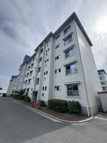 高倉台２丁目２団地１１号棟の外観