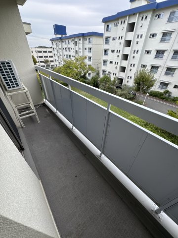 高倉台２丁目２団地１１号棟のバルコニー