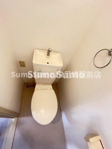 木村ハイツのトイレ|落ち着いた色調のトイレです