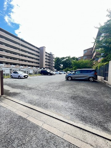 香枦園第2マンションの駐車場