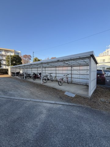 高倉台住宅32号棟の駐車場