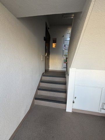 高倉台住宅32号棟のロビー