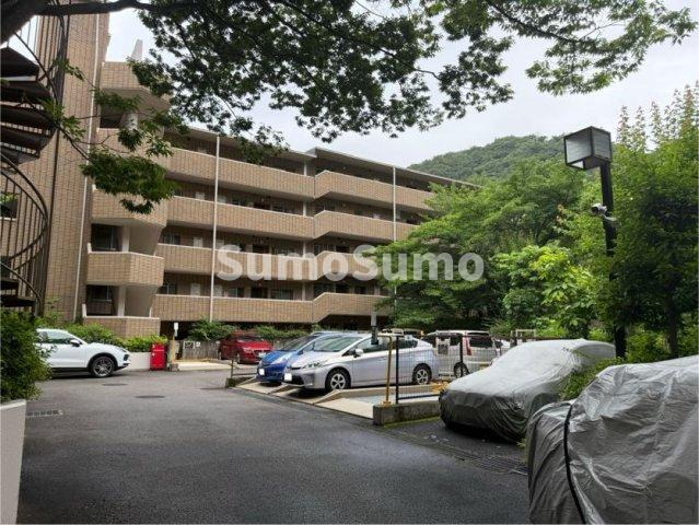 朝日プラザ芦屋山手１番館の駐車場