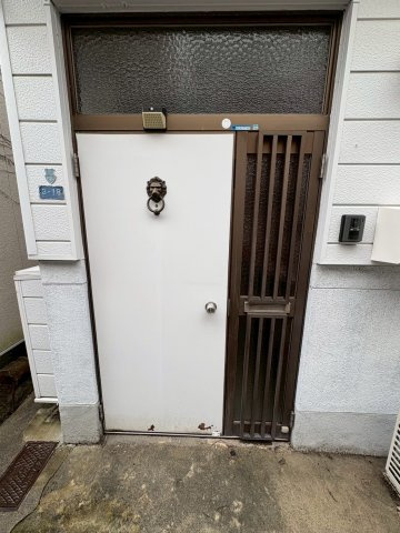 月見山町2丁目貸家のエントランス