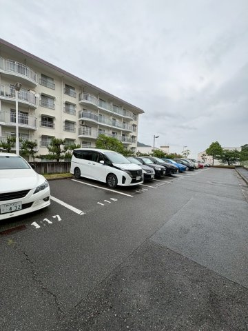 横尾1団地69号棟の駐車場