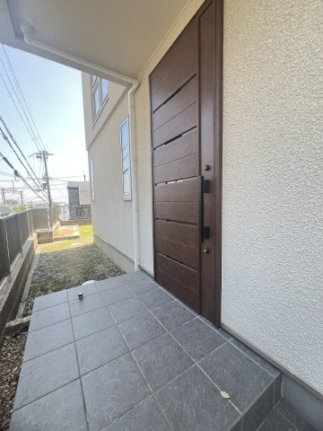 東山町戸建のエントランス