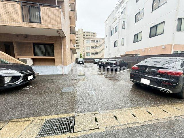 森南グリーンマンションの駐車場|駐車場があるので、車を買う予定の方も安心です