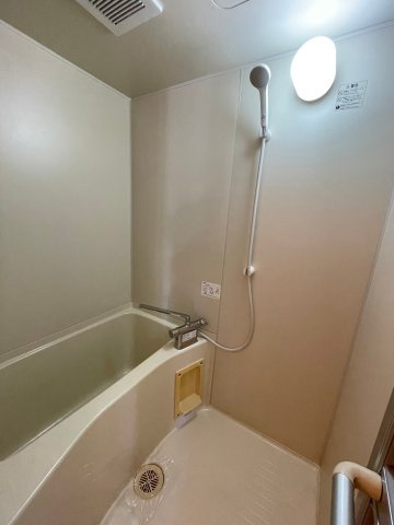 ホワイトタウン寺前の浴室