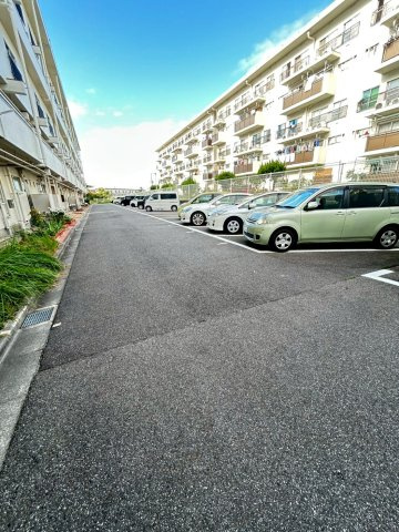 松が丘住宅１９号棟の駐車場