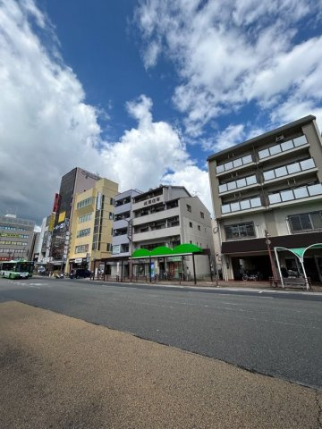 板宿住宅ビルの駐車場