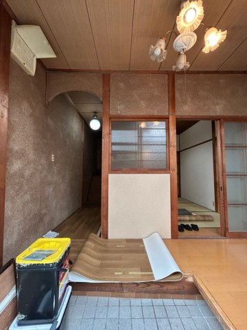 池田広町貸家の玄関