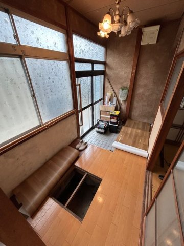 池田広町貸家の玄関