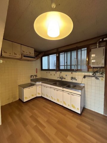 池田広町貸家のキッチン