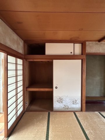 池田広町貸家の収納