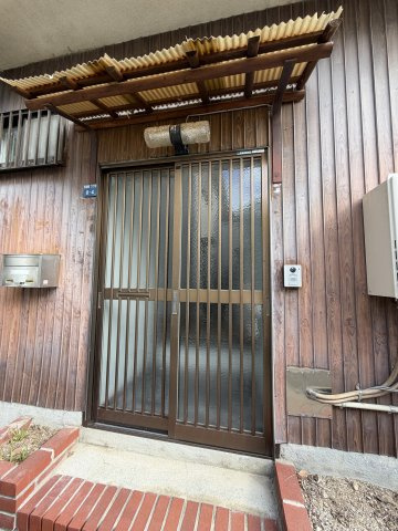 氷室町戸建のエントランス