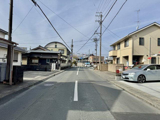 浜名区横須賀の前面道路含む現地写真|前面道路西側を向いて撮影しました。