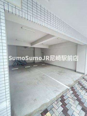 河村マンションの駐車場|駐車場があるので、車を買う予定の方も安心です