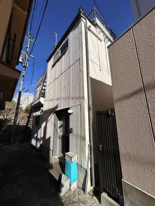 東淡路町1丁⽬⼾建て