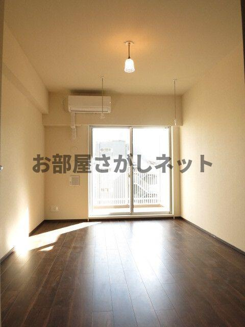 Ａ－ｓｔａｎｄａｒｄ芝浦【おとり物件なし】#学生・社会人にオススメ！初期費用分割払いOK！の居間・リビング