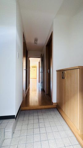 Royalgarden学園通りⅡの玄関