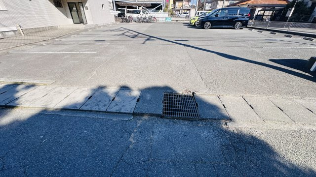 Royalgarden学園通りⅡの駐車場
