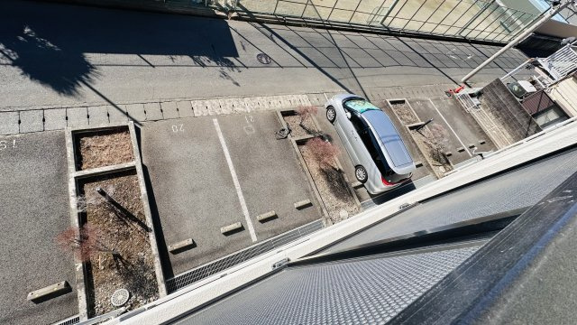 Royalgarden学園通りⅡの駐車場