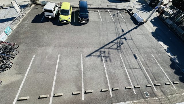 Royalgarden学園通りⅡの駐車場