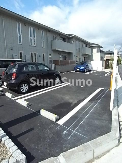 猪名寺CONTINENTEの駐車場