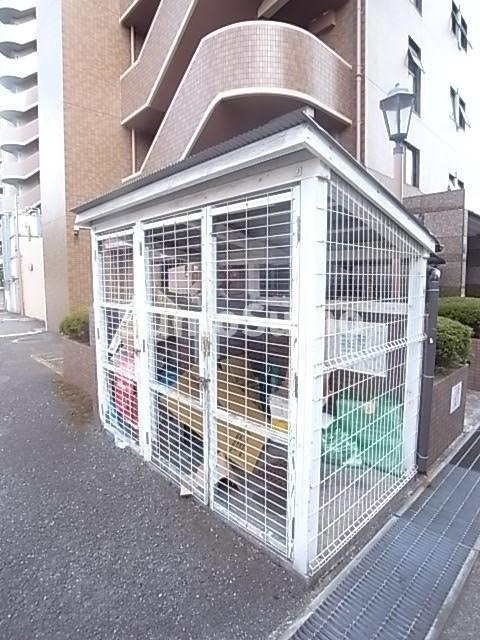 猪名寺ニュープラザの外観