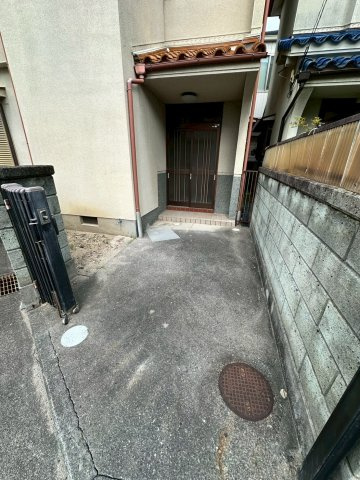 門戸岡田町貸家A棟の駐車場