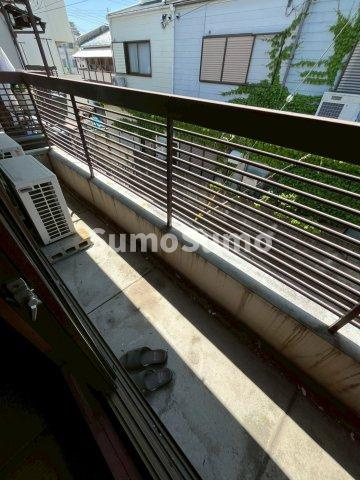 甲⼦園九番町⼾建のバルコニー