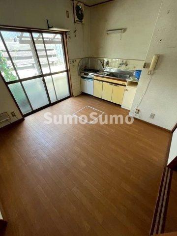 甲⼦園九番町⼾建の居間・リビング