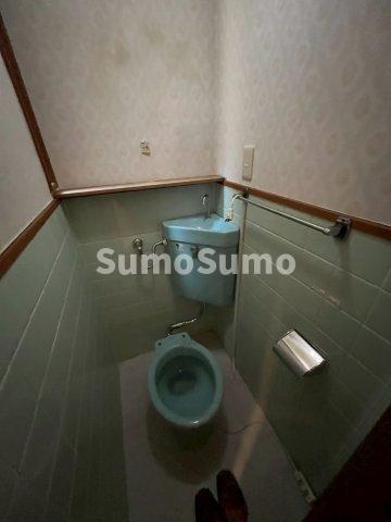 甲⼦園九番町⼾建のトイレ