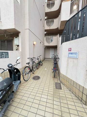 甲子園口ハイムのエントランス