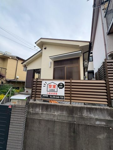 湊川町6丁目平屋庭付